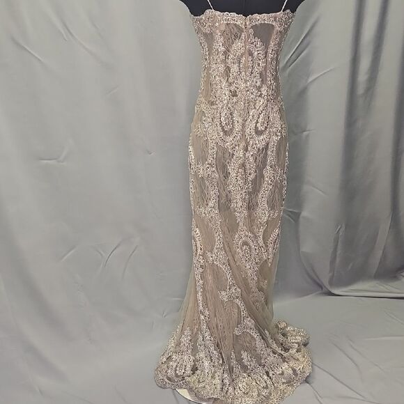 Forever Unique Formal Mermaid Gown Sweetheart Ceveage Lace And Rhinestones 4 - Picture 7 of 8